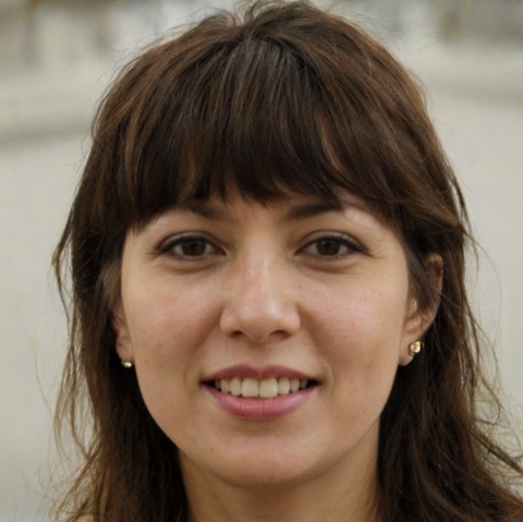 Leah, author of Travel Tech Guide